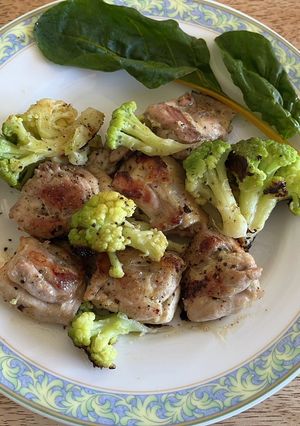 グリーンカリフラワーと鶏のバジル炒め-レシピのメイン写真