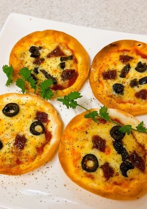 餃子の皮でオリーブとドライトマトのピザ-レシピのメイン写真