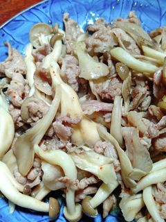 豚肉とキノコ類のごま油炒め-レシピのメイン写真