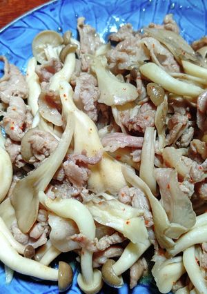豚肉とキノコ類のごま油炒め-レシピのメイン写真