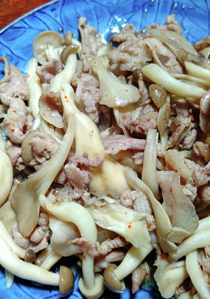 豚肉とキノコ類のごま油炒め-レシピのメイン写真