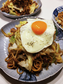 どんどん入れてく！目玉焼き乗っけ焼きそば-レシピのメイン写真