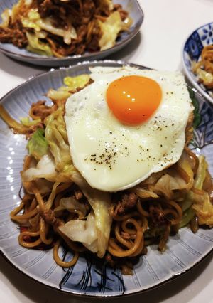 どんどん入れてく！目玉焼き乗っけ焼きそば-レシピのメイン写真