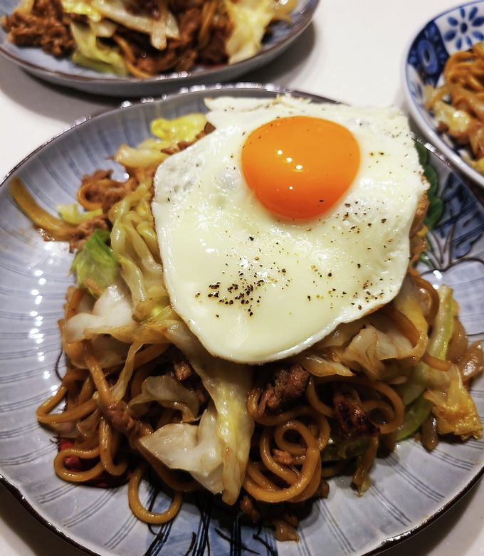 どんどん入れてく！目玉焼き乗っけ焼きそば by とっくりさん