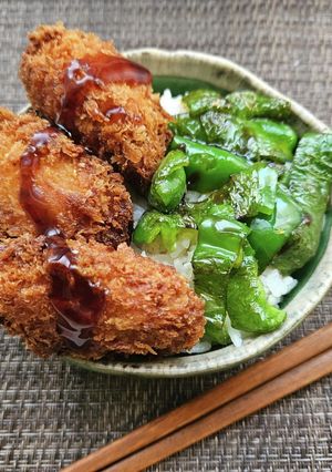 育ち盛り!カキフライピーマンのミニ丼ぶり-レシピのメイン写真