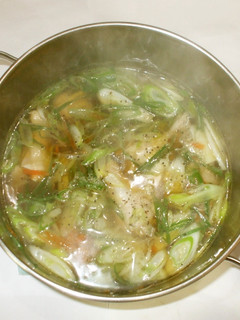 鶏手羽元のスープ♪冷えを撃退簡単漢方薬膳-レシピのメイン写真