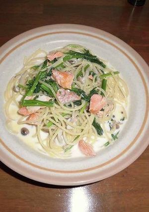 焼き鮭とほうれん草のクリームパスタ-レシピのメイン写真