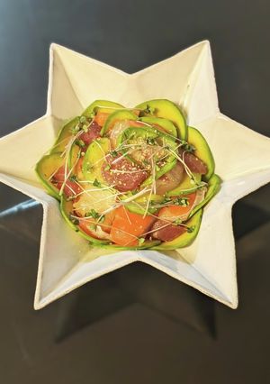 マグロとサーモンとアボカドのポキ丼-レシピのメイン写真