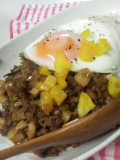 簡単エスニック♪なそぼろ丼-レシピのメイン写真