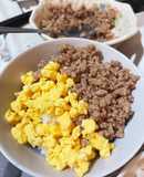 豚ひき肉で♡簡単そぼろご飯♡（二色丼）