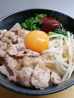 ユッケ風ぶた丼-レシピのメイン写真