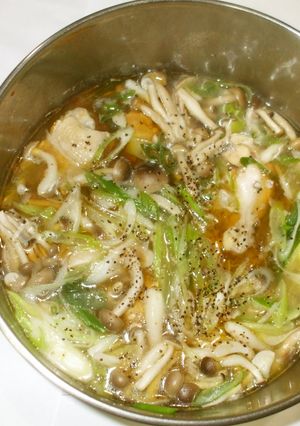 手羽元でサンラータン風スープ♪簡単薬膳-レシピのメイン写真