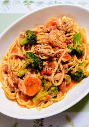 簡単夕飯昼食ワンパンブロッコリー海老トマトパスタ-レシピのメイン写真