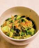 “そら豆わかめ貝割れ大根大蒜油スープ”