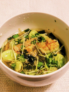 “そら豆わかめ貝割れ大根大蒜油スープ”-レシピのメイン写真