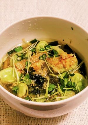 “そら豆わかめ貝割れ大根大蒜油スープ”-レシピのメイン写真