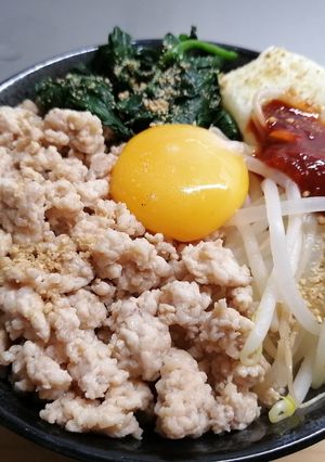 ユッケ風鶏そぼろ丼-レシピのメイン写真