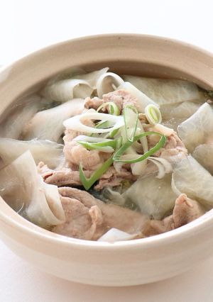 子ども喜ぶ！ひらひら大根と豚肉鍋-レシピのメイン写真