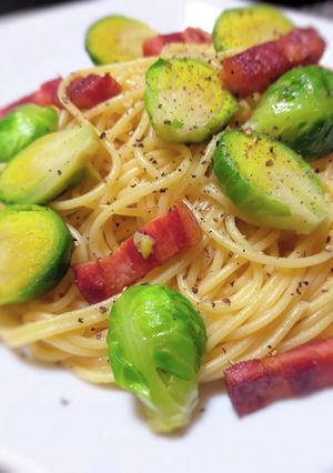 芽キャベツとカリカリベーコンのパスタ-レシピのメイン写真