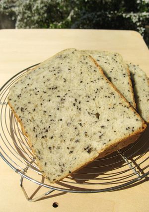 ＨＢ白神こだま☆ふんわり黒ごま食パン-レシピのメイン写真