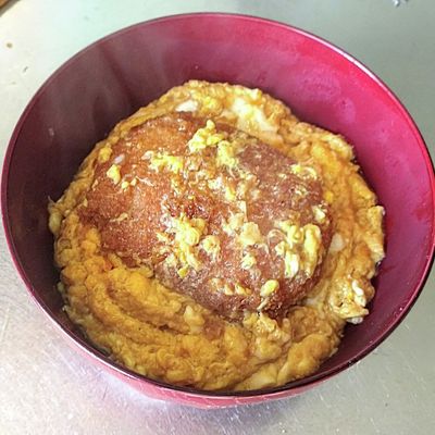 コロッケ丼 コロッケたまごとじ丼 by Bottna 【クックパッド】 簡単おいしい