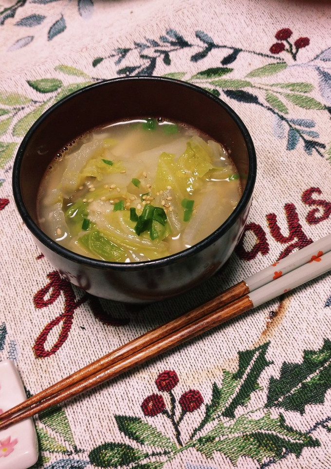 簡単！松山揚げと大根と白菜と舞茸の味噌汁-レシピのメイン写真