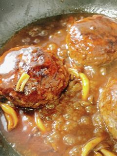 実家の煮込みハンバーグ-レシピのメイン写真