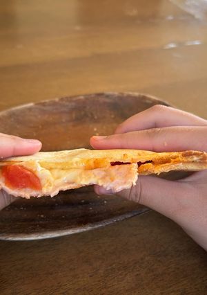 めちゃうま！トマトとチーズのホットサンド-レシピのメイン写真