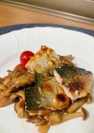 【簡単夕食】冷凍サバのきのこガリバタ添え-レシピのメイン写真
