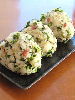 【しらすと大根葉の梅チャーハンおにぎり〗-レシピのメイン写真