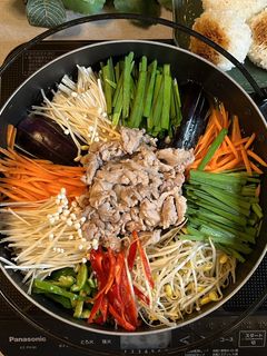男子の胃袋わしづかみ!焼肉鍋で焼おにぎり-レシピのメイン写真