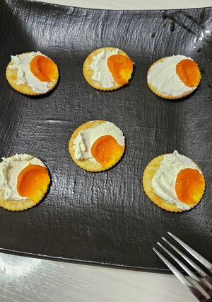 ウニとクリームチーズのクラッカオードブル-レシピのメイン写真