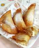 餃子の皮でアップルチーズパイもどき♡