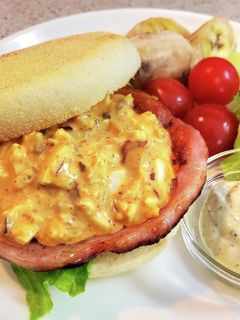 スパイスタルタルのマフィンサンド-レシピのメイン写真