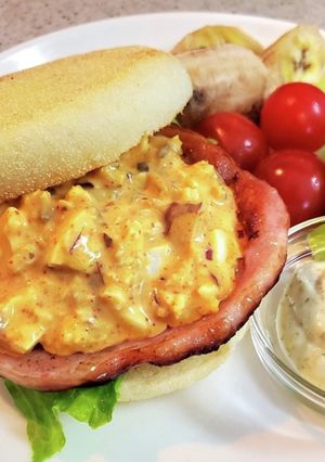 スパイスタルタルのマフィンサンド-レシピのメイン写真