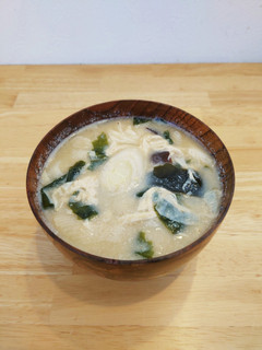 だしが効いた湯葉とわかめの味噌汁-レシピのメイン写真