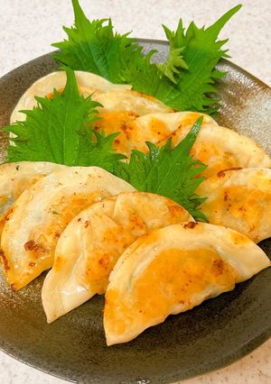 ボイルエビと大葉の簡単二つ折り餃子-レシピのメイン写真