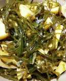 水煮筍と切り昆布のごま油炒め