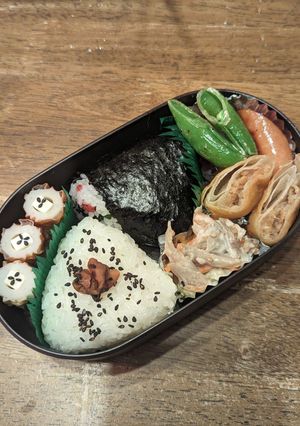 JK☆2種の梅おにぎり弁当♪-レシピのメイン写真
