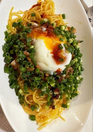 ワンパン納豆ネギベーコンペペ温玉(辛口)-レシピのメイン写真