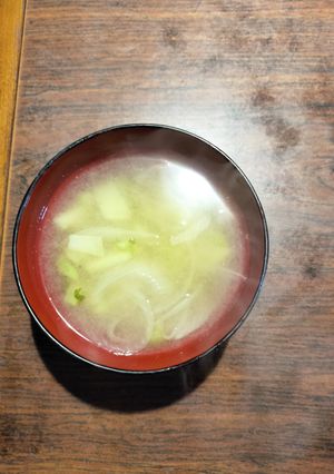 じゃがいもと大根菜と玉ねぎのこし味噌汁-レシピのメイン写真