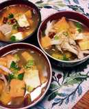 絹厚揚げと薩摩芋と舞茸の味噌汁