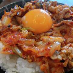 รูปของ 3分で超簡単！豚キムチ丼　黄金レシピ