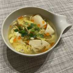 รูปของ もずくと豆腐の酸辣湯