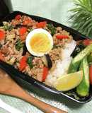 ガパオ風　夏野菜と梅豚そぼろ丼弁当