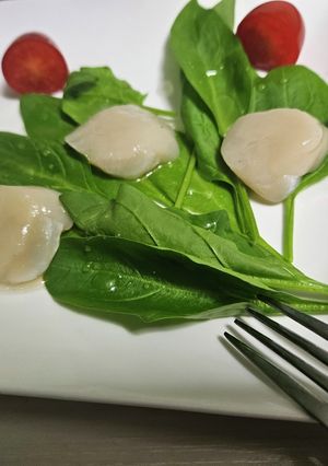 ホタテと法蓮草のカルパッチョ！トマト添え-レシピのメイン写真
