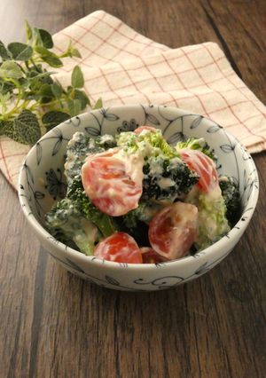 ブロッコリーとトマトのヨーグルト味噌和え-レシピのメイン写真