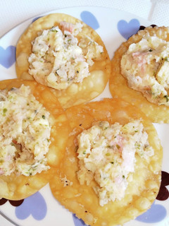 青のりチーズ明太ポテサラon揚げ餃子の皮-レシピのメイン写真