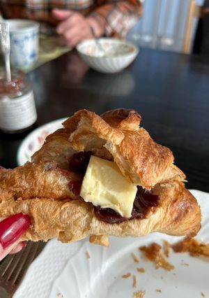簡単#クロワッサンであんバターサンド-レシピのメイン写真