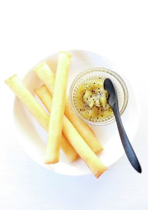 おつまみに【チーズの巻き揚げ（ジャム添え-レシピのメイン写真